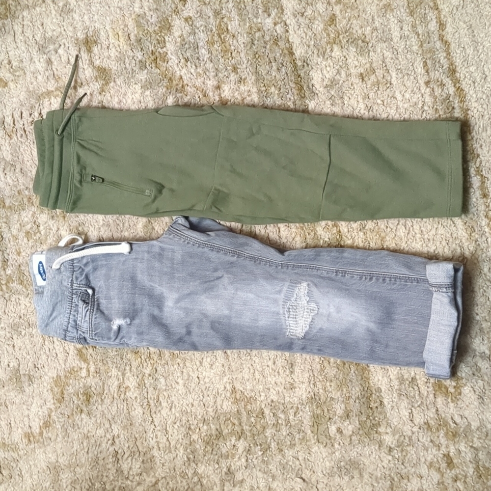 Bundle of two pairs of pants - size 5T